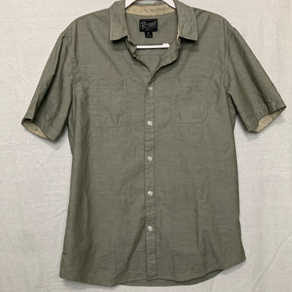 Retrofit men’s casual button down short sleeve shirt medium